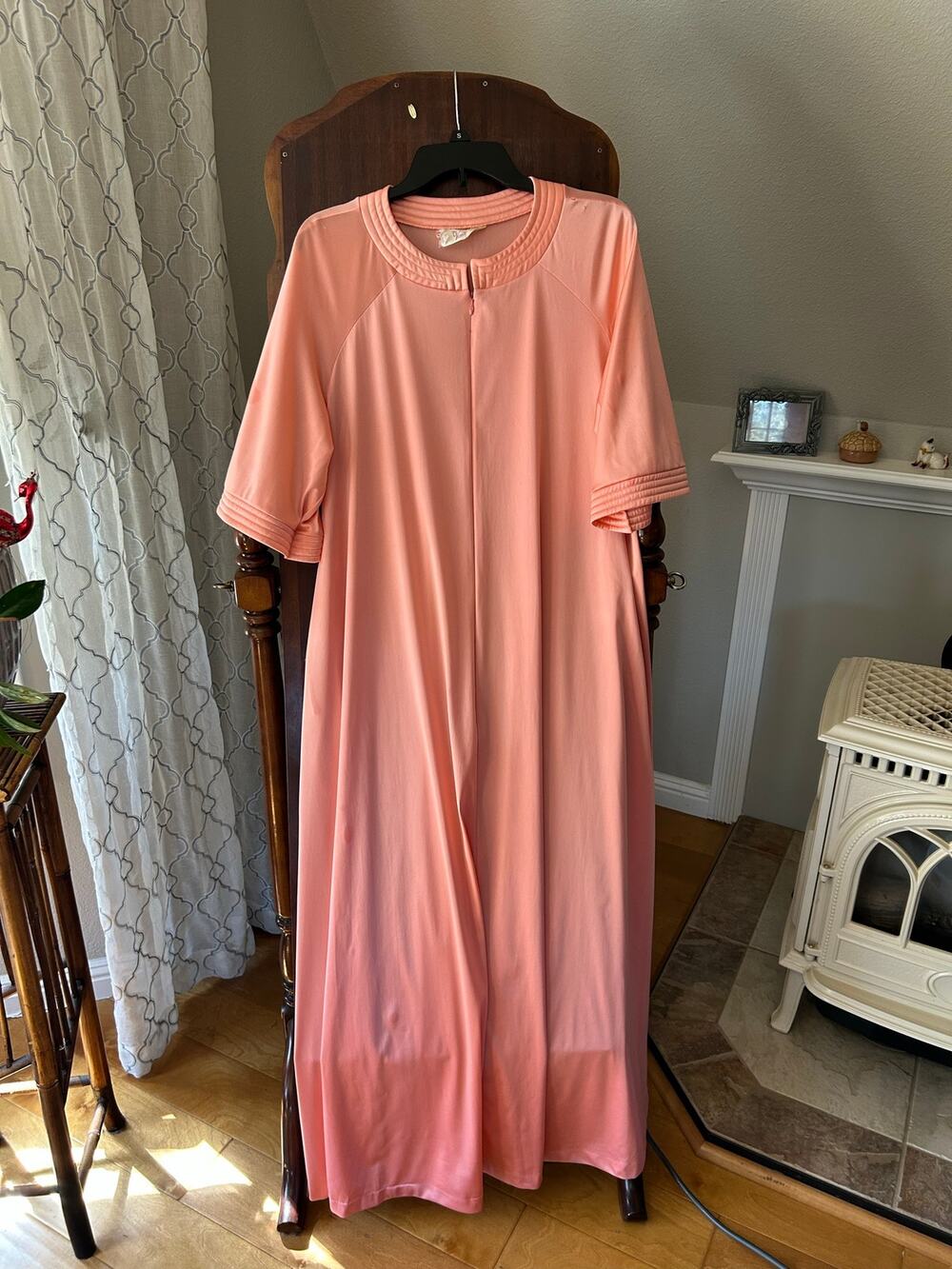 Vintage Vanity Fair Peach Nylon Peignoir Robe - Size large